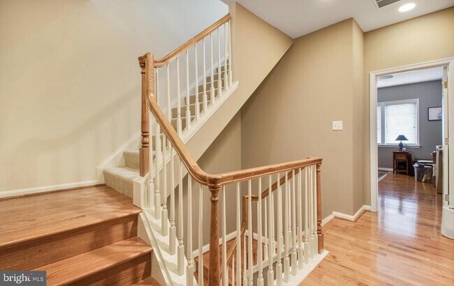 Building Photo - 913 Pleasant Dr