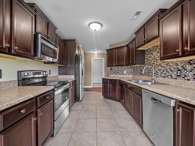 Building Photo - Welcome to Canons Edge!