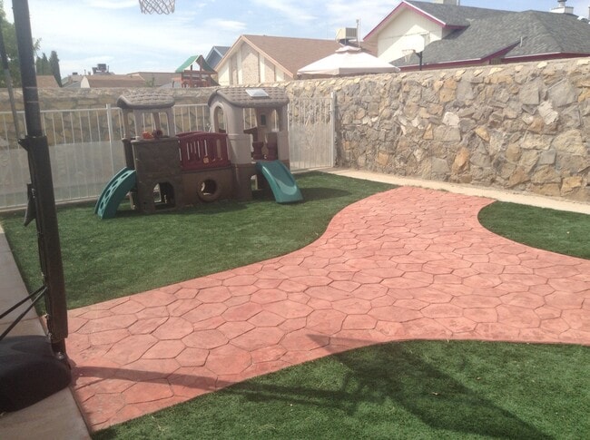 Building Photo - 12061 Meadow Gate Dr