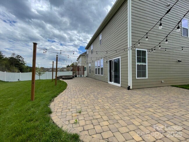 Building Photo - 3044 Spinner Ct