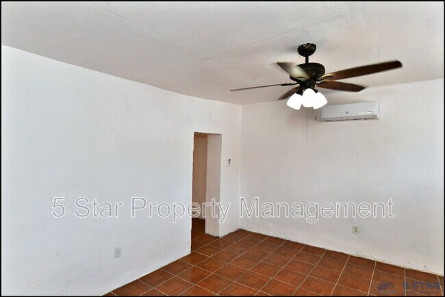 Building Photo - 1910A Olive Ave !!
