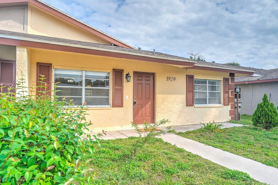 Building Photo - 3929 Kenas St