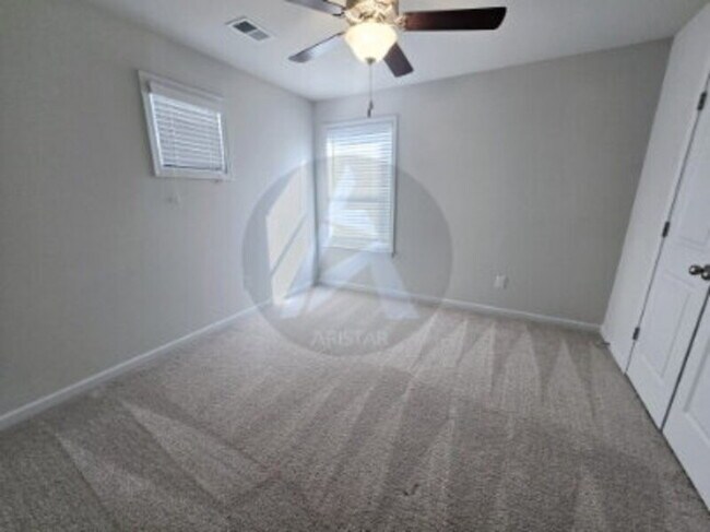 Building Photo - 19 Rushing View Glen