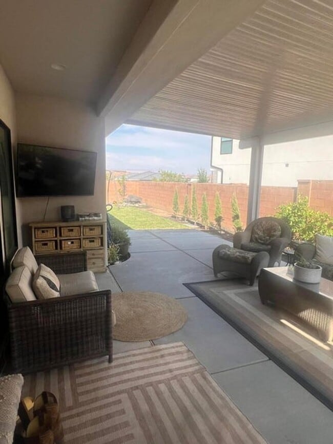 Building Photo - Stunning 4 Bedroom Home!