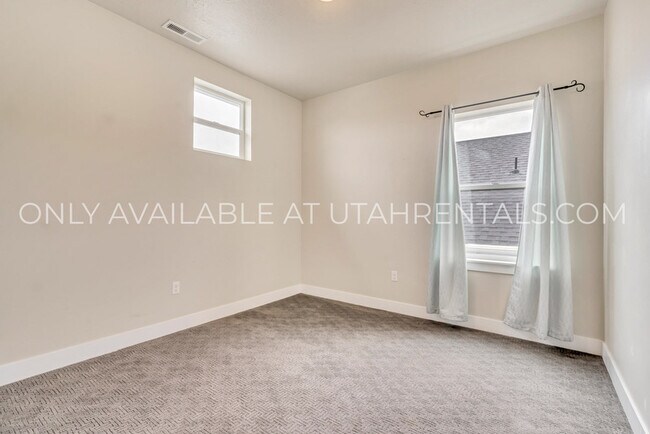 Building Photo - 931 Delorean Ln