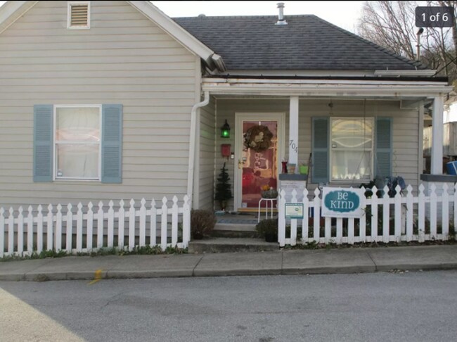 Building Photo - 704 Chinn Ave