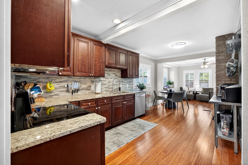 Building Photo - 1017 12th Ave N