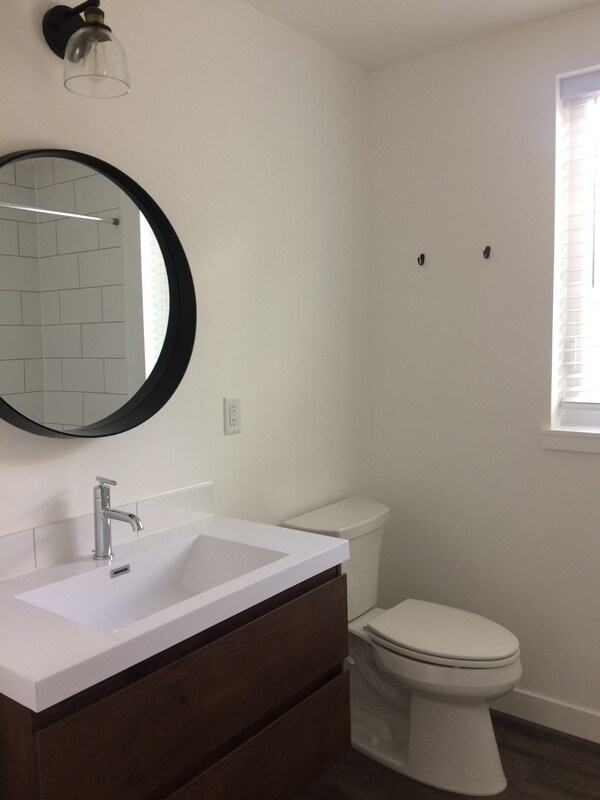 Building Photo - 117 N 2nd St W