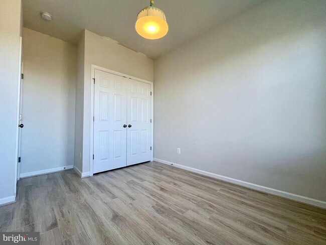 Building Photo - 8378 Sallyport St