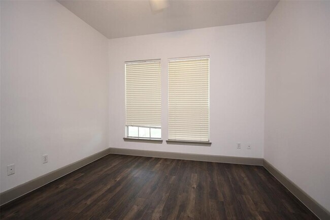 Building Photo - 5522 Island Breeze Dr