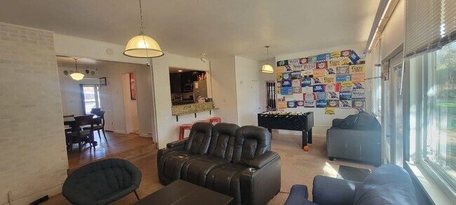 Building Photo - Aug. 2026 Pre-Lease Spacious 5-Bedroom Home in Desirable South Boulder Neighborhood