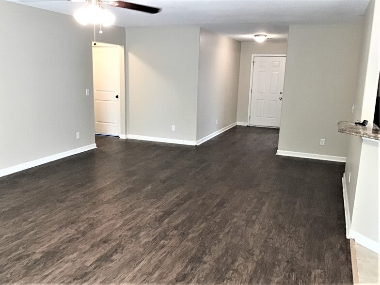 Building Photo - 108 Crooked Oaks Dr