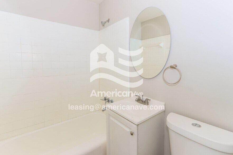 Building Photo - 4582 Shadow Lawn Dr