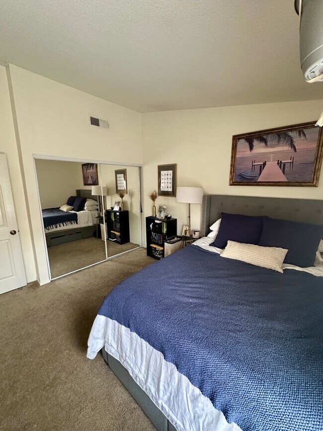 Building Photo - Light and Bright North Park 2 Bedroom Condo