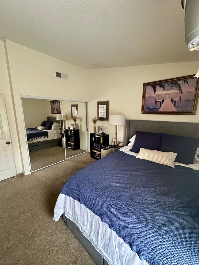Building Photo - MOVE IN SPECIAL Light and Bright North Par...