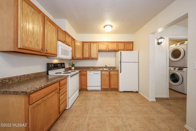 Building Photo - 3004 N Sparkman Blvd