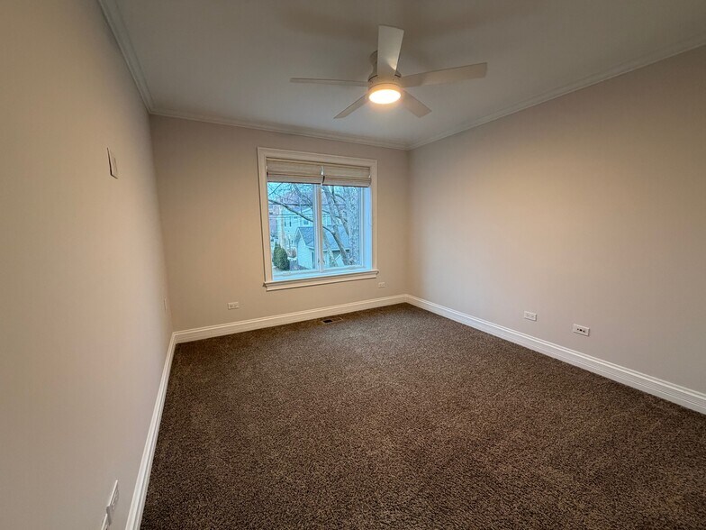 Building Photo - 122 S Evergreen Ave