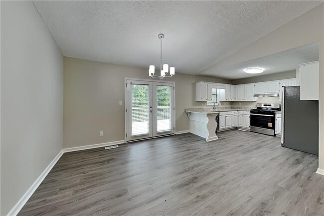 Building Photo - 82 Fox Ridge Ct
