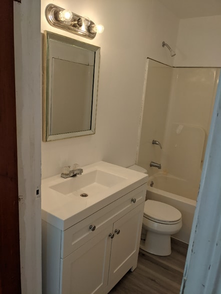 Building Photo - 1001 E Main St