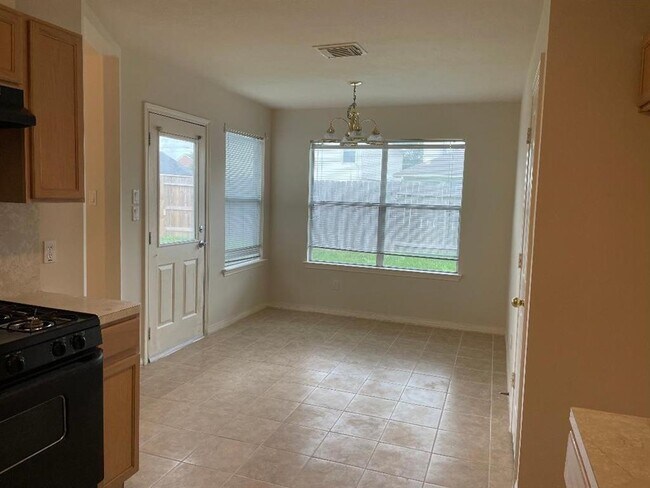 Building Photo - 2214 Plum Square Ct