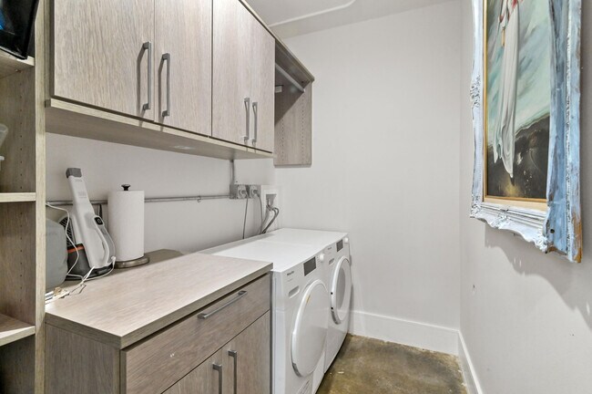 Building Photo - 226 Brazilian Ave