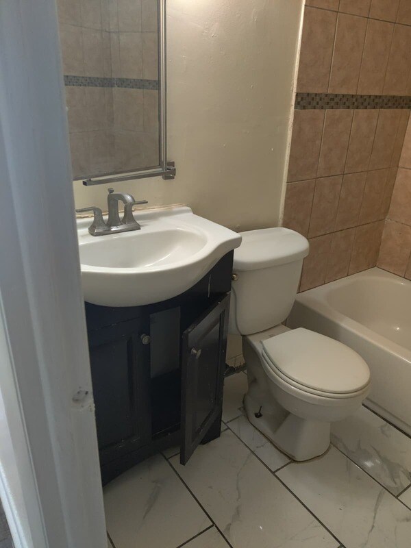 Building Photo - 2721 S 76th St