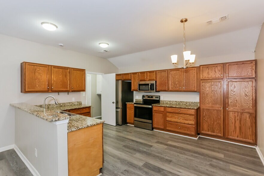 Building Photo - 825 Cruise St