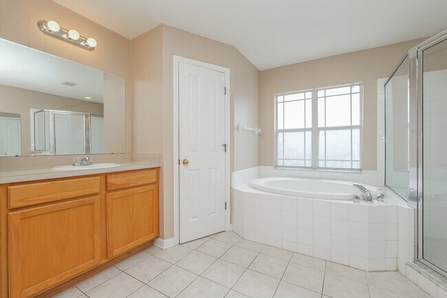 Building Photo - 2613 Palesta Dr