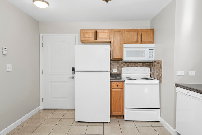 Building Photo - 3423 Ridgeland Ave