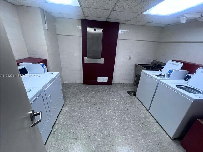 Building Photo - 10185 Collins Ave