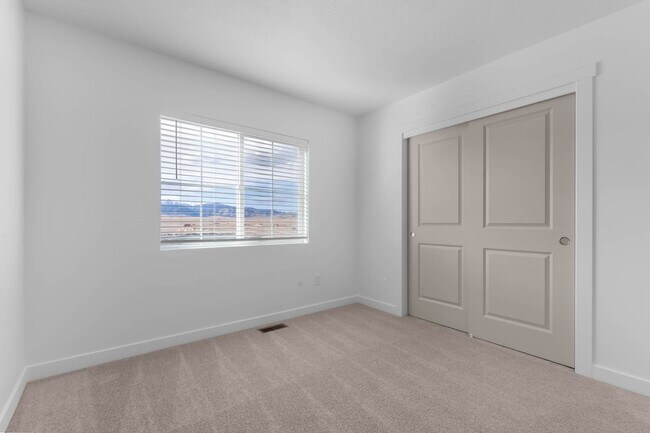 Building Photo - 1614 E 6820 N