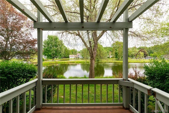 Building Photo - 21 Pond Dr W