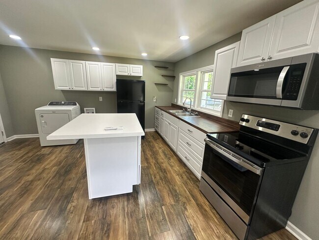 Building Photo - Tiny Home - MOVE IN SPECIAL