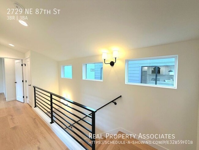 Building Photo - 2729 NE 87th St