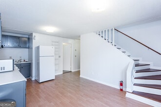 Building Photo - 656 Bellemeade Ave NW