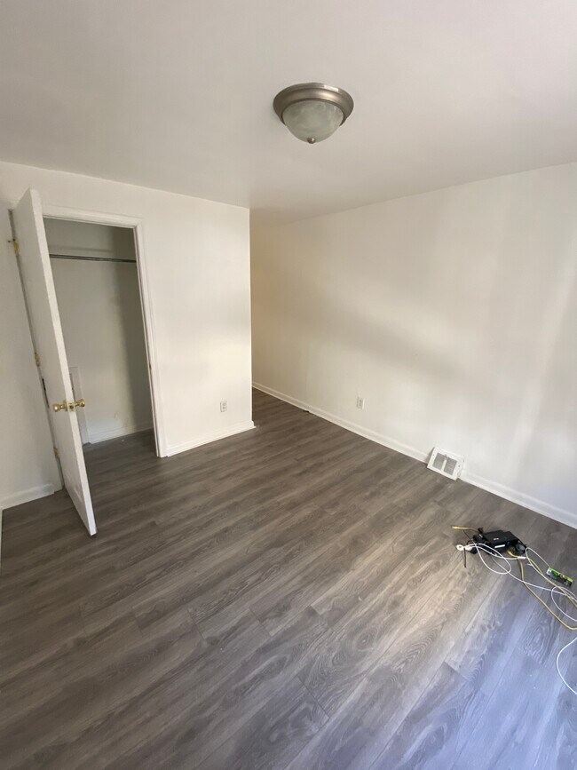 Bedroom 3 - 1619 Page St