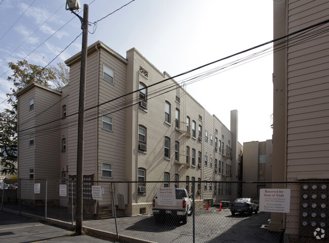 Building Photo - Jackson Apartments