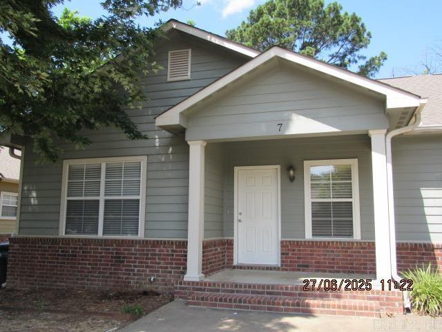 Primary Photo - 1410 Robins St