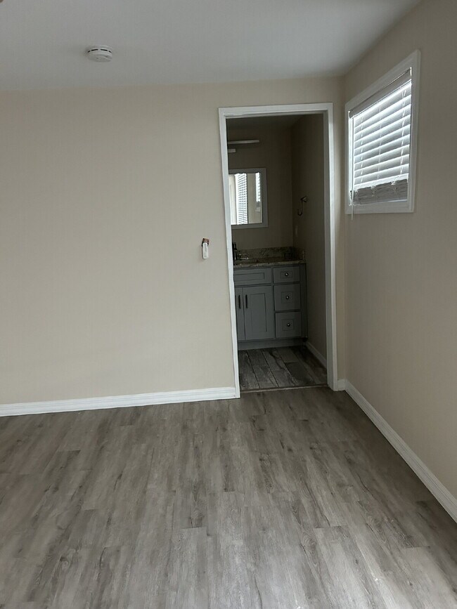 Building Photo - Fall in love with this beautifully maintained 3BR/2BA home!
