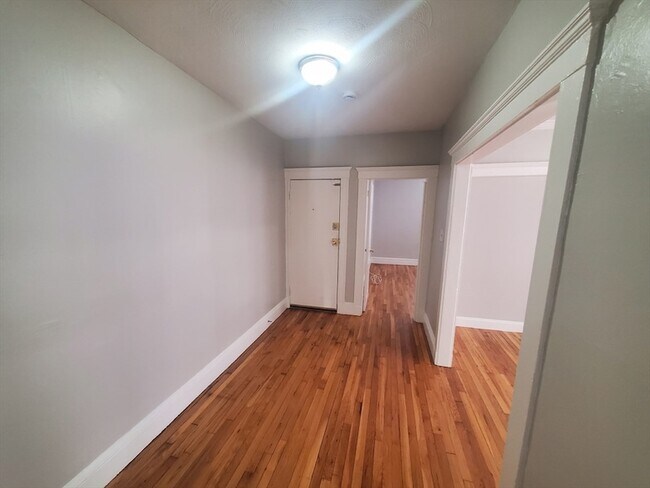 Building Photo - 79 Rosseter St