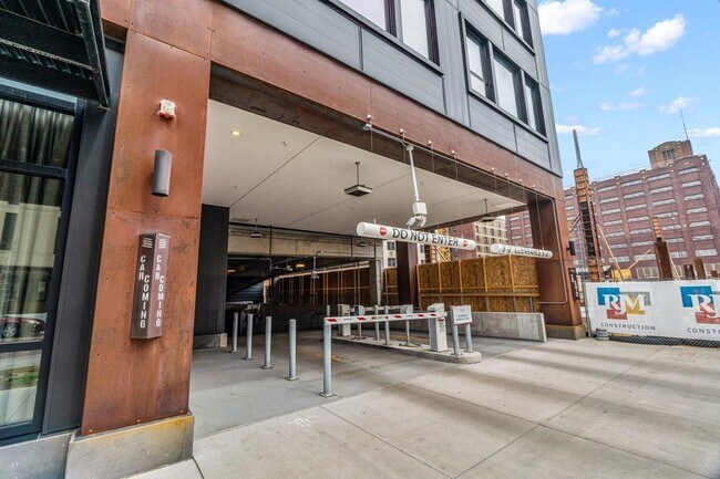 Building Photo - 728 N 3rd St