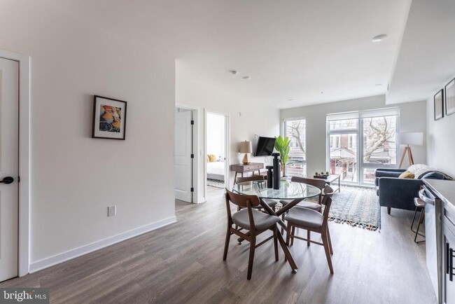 Building Photo - 521 N 41st St
