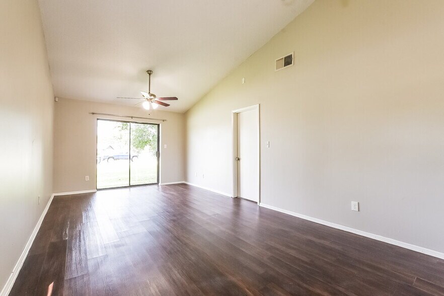 Building Photo - 8611 Drayton Ct