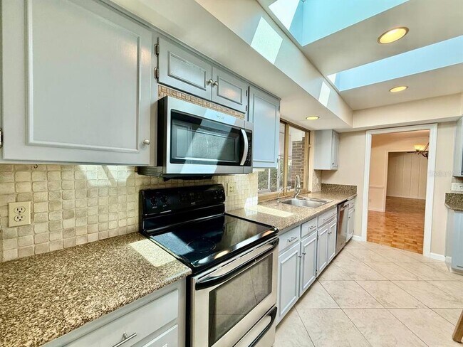 Building Photo - 3103 Cocos Rd