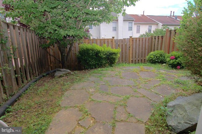 Building Photo - 123 Lazy Hollow Dr