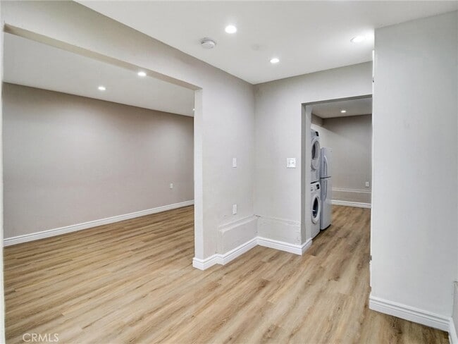 Building Photo - 985 1/2 Dexter Street Unit