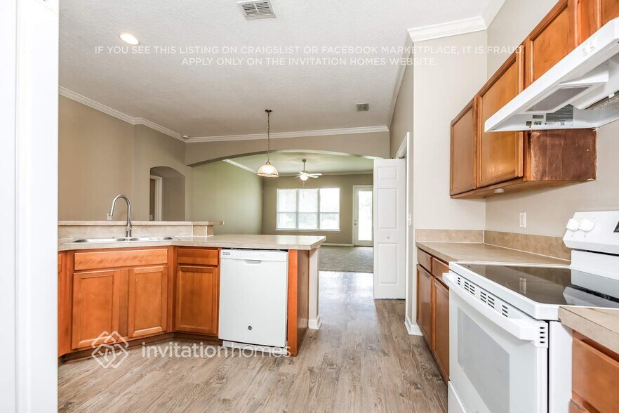 Building Photo - 11121 Apple Blossom Trail W