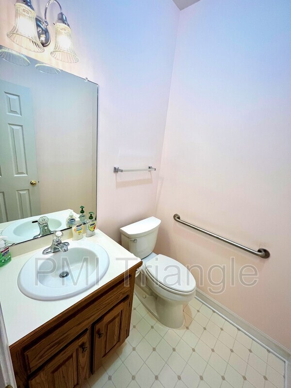Building Photo - 102 Glen Mavis Ct