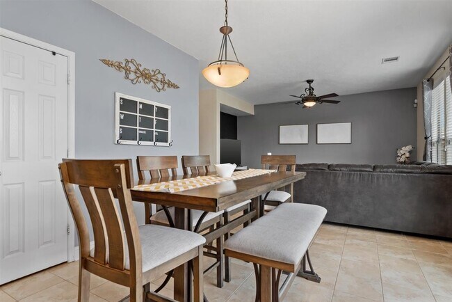 Building Photo - 914 Bandon Ln
