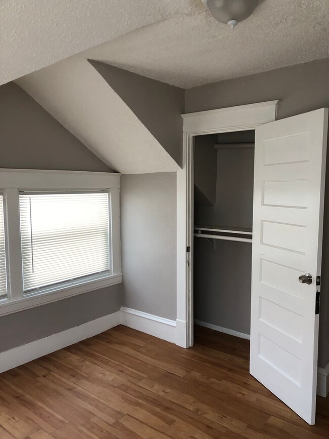 Building Photo - Cozy 3 bedroom house available